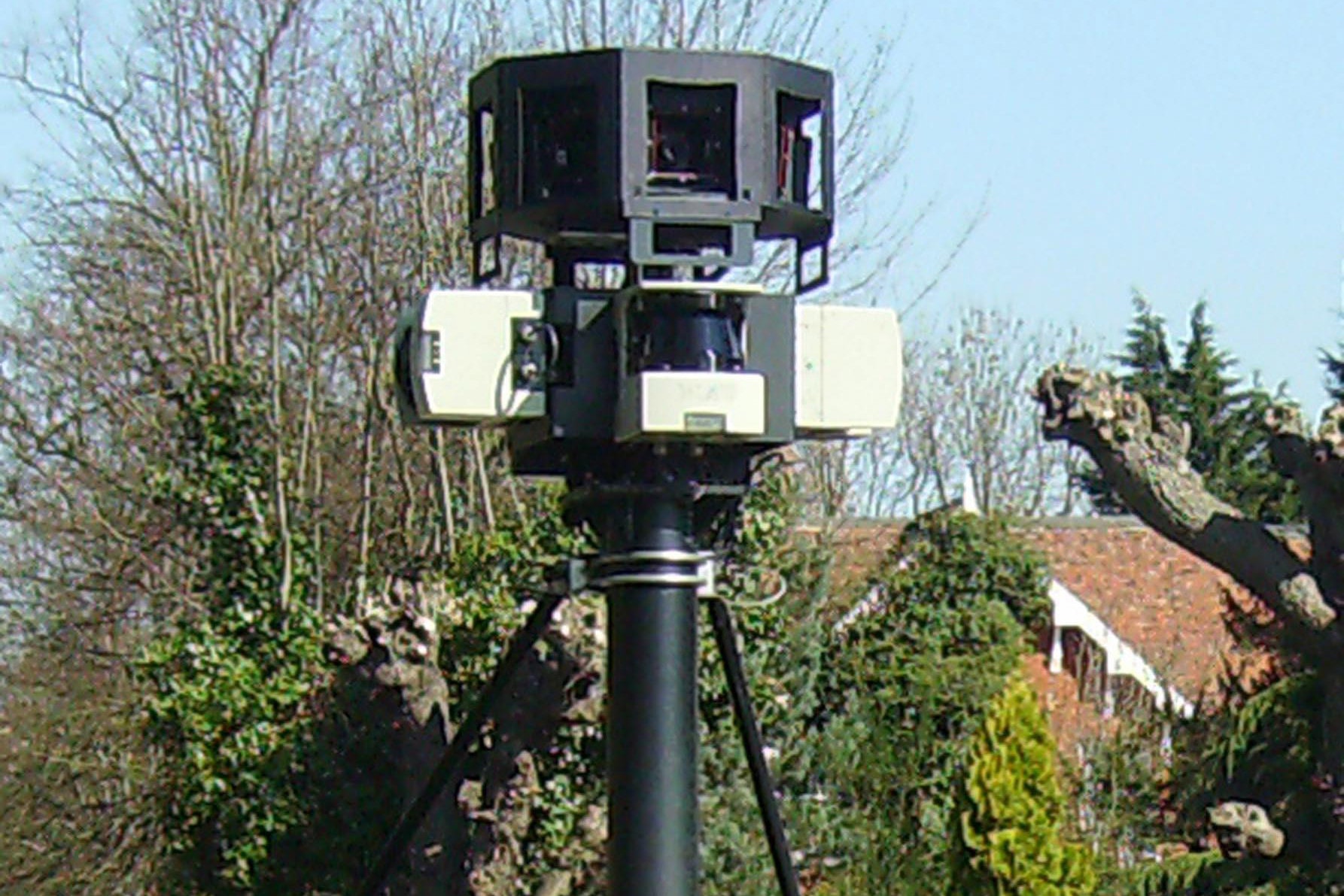 Vonattal ütközött a Google Street View autója Romániában + VIDEÓ
