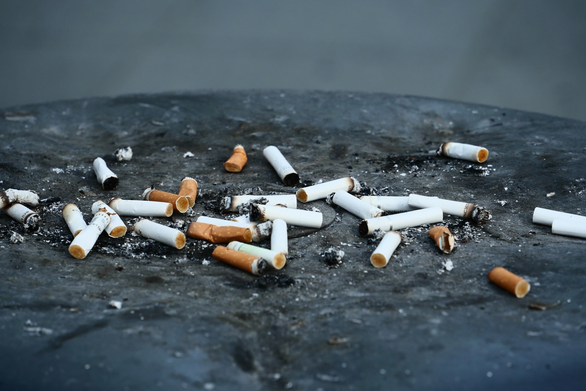 A füstszűrő majdnem olyan káros a természetre, mint maga a cigaretta