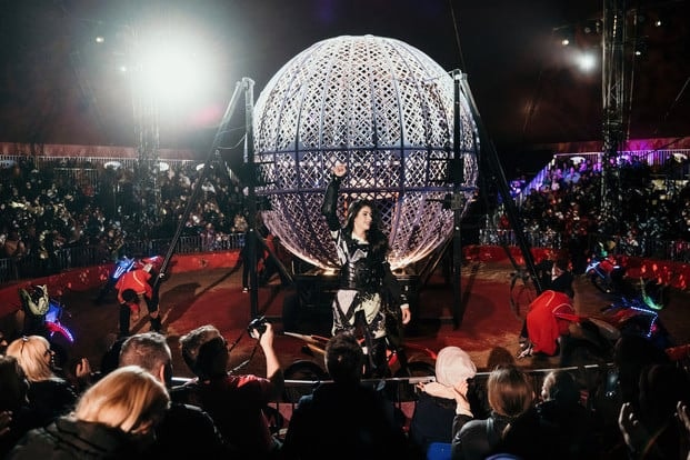 Megsérült előadás közben a nemzeti cirkusz egyik artistája Szolnokon