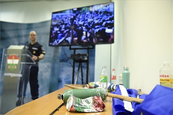 BRFK: Erőszakkal próbálták áttörni a rendőrsorfalat Budapesten az agresszív tüntetők
