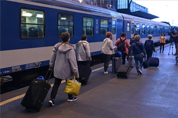 Elindult a zarándokvonat Budapestről a csíksomlyói pünkösdi búcsúra