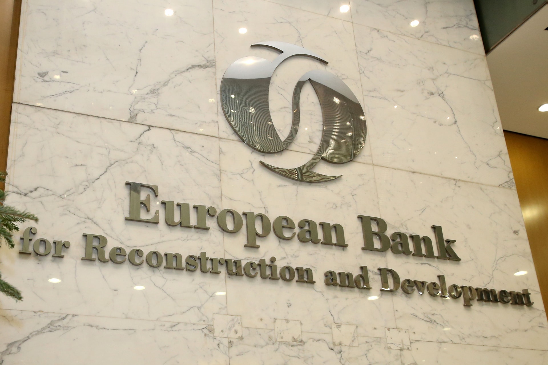 EBRD: Rekordmélységre csökkent a rossz hitelek összege a közép-európai bankrendszerekben