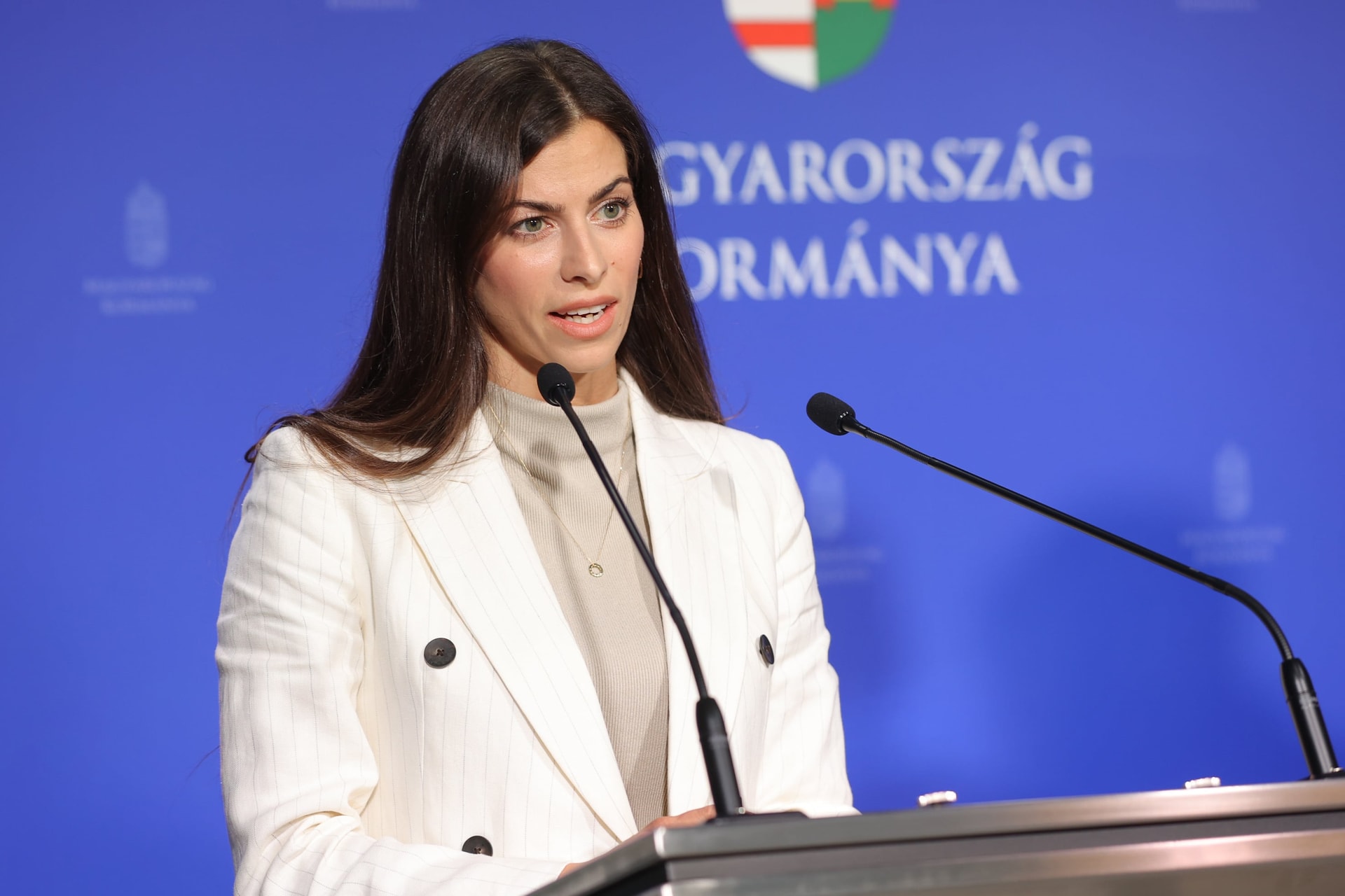 Szentkirályi Alexandra: December végéig meghosszabbítja a kormány a kötelező akciózást