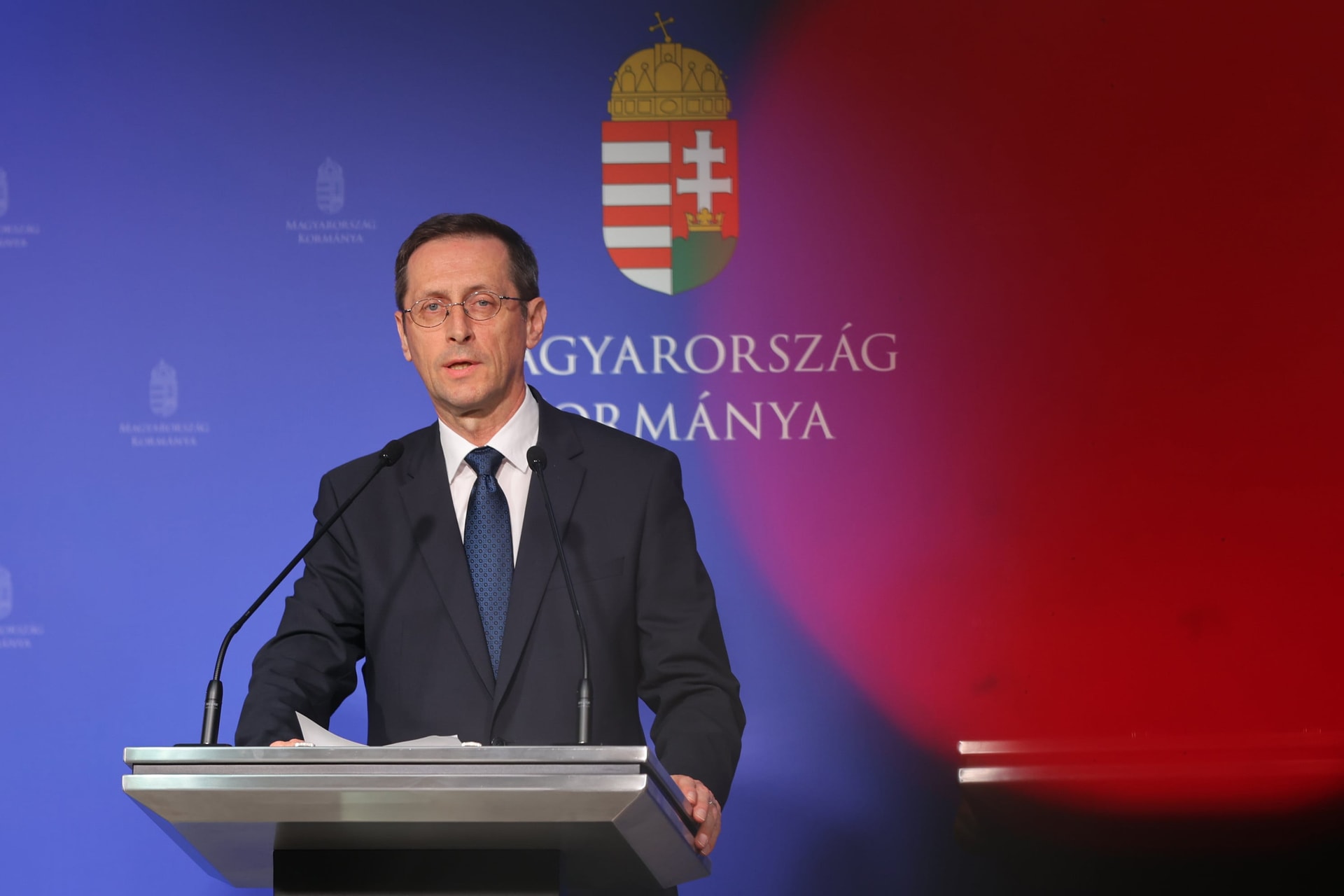 Tartja a kormány a hiánycélt