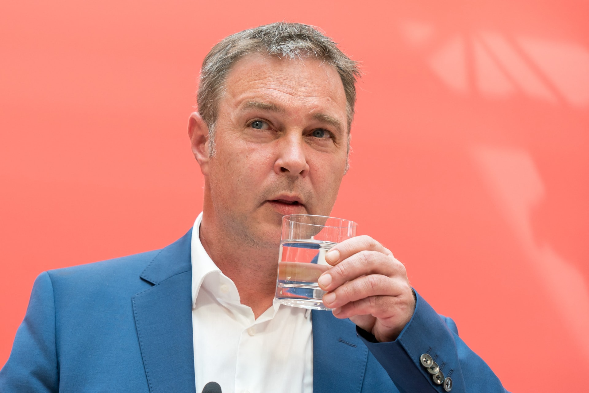 Ausztriában betiltanák a közösségi média használatát 14 éves kor alatt