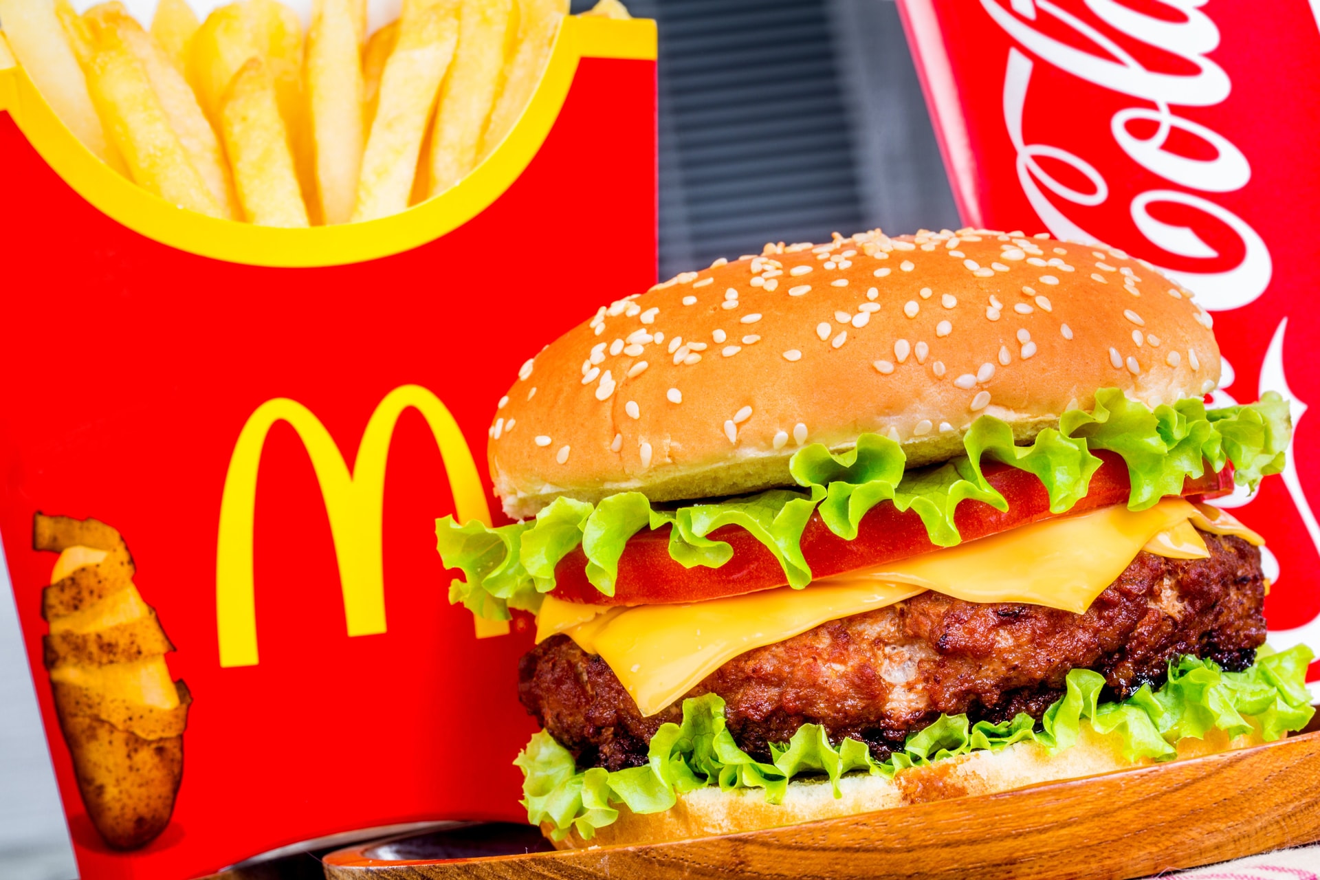Olcsón megúszták a lagzit, a Mcdonald's-ból rendelte a menüt az ifjú pár