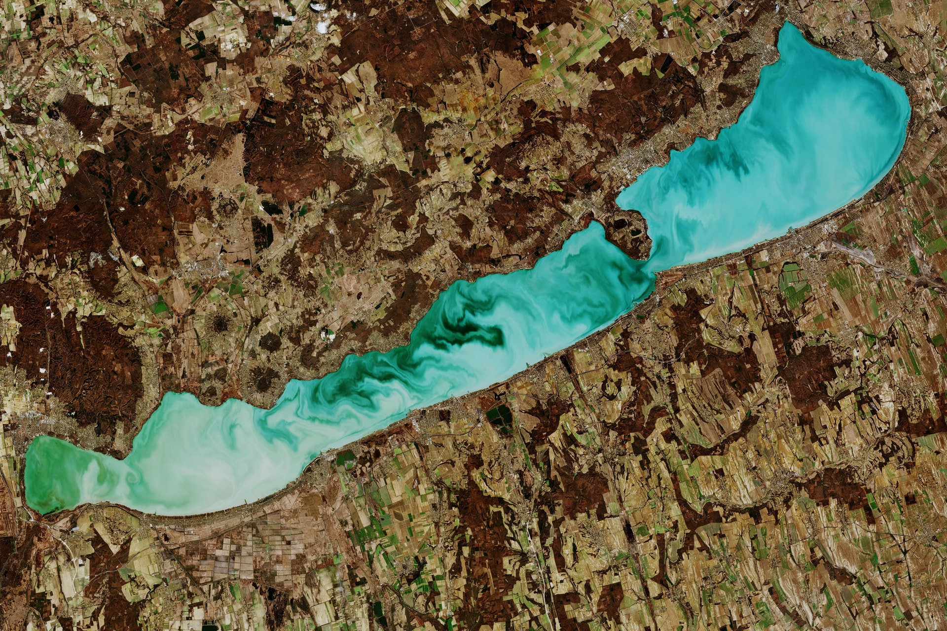 Hatalmas kőolajmezőt találtak a Balaton alatt
