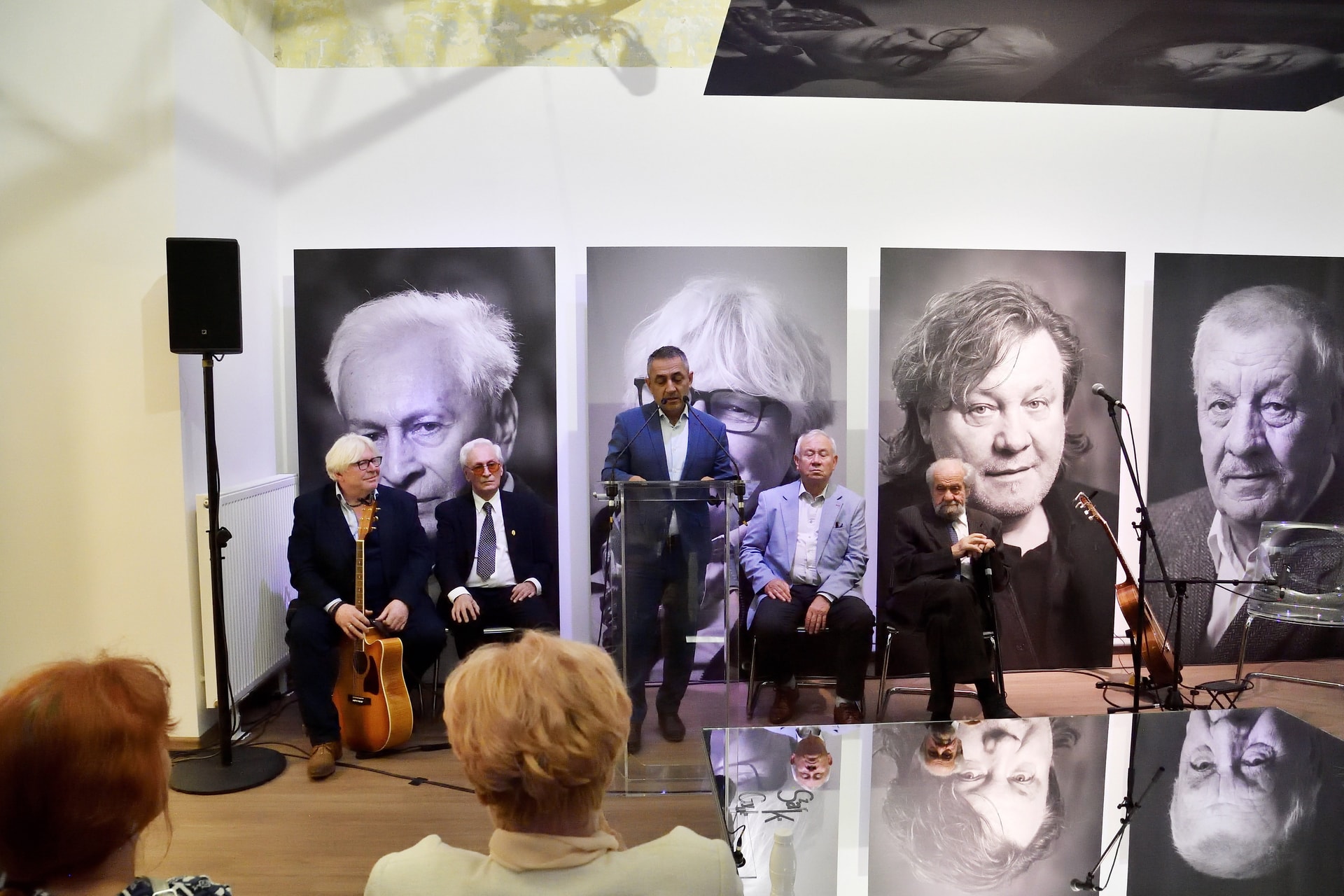 Külhoni magyar Kossuth-díjas művészekről készült fotókiállítással nyílt meg a Magyarság Háza Galéria