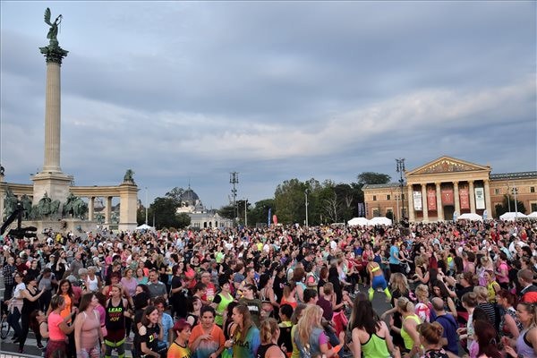 Huszonnégyezren sportoltak a Mozgás Éjszakáján