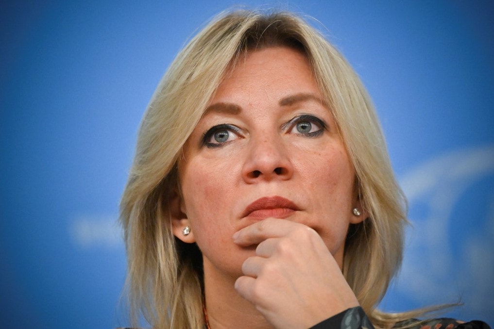 Zaharova: Oroszország arányos választ fog adni a kazettás bombák ukrajnai bevetésére