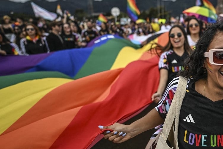 „Civilek” és a baloldal színe-java is részt vesz a Pride-on