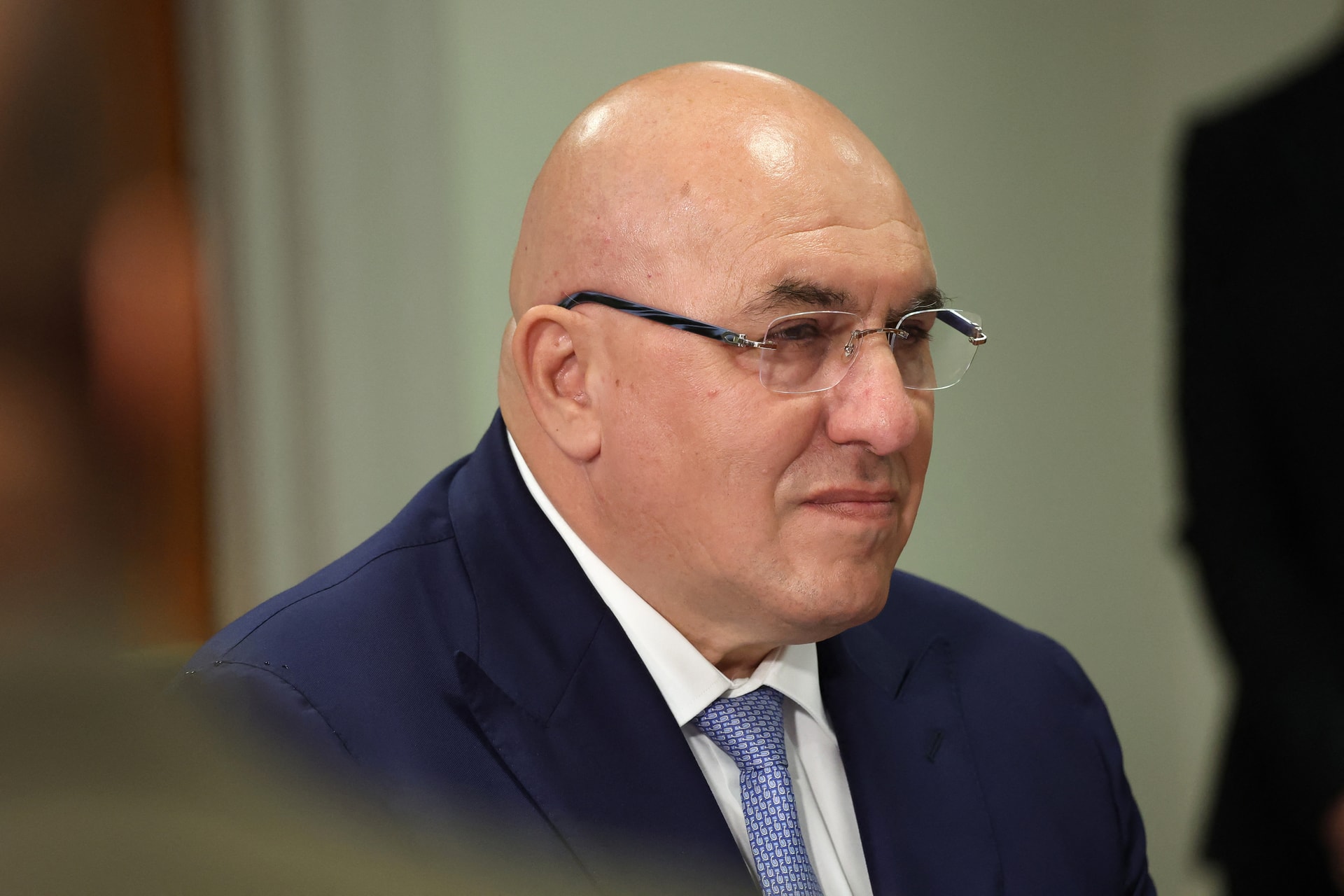 Az olasz védelmi miniszter szerint Berlin kettős migrációs politikát folytat