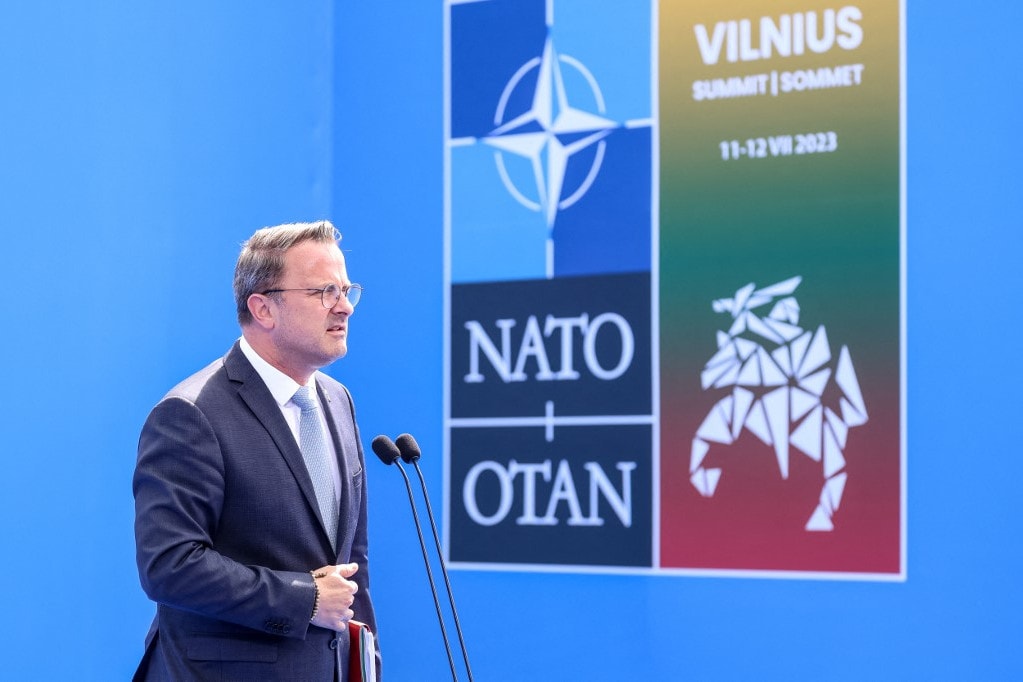 A Depeche Mode gépével repült a NATO-csúcsra Luxemburg miniszterelnöke +VIDEÓ