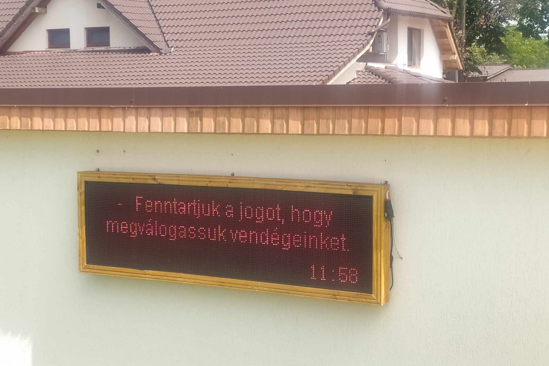 Nem tudnak viselkedni a strandolók, ezért innentől fogva nem engednek be akárkit a gyógyfürdőbe