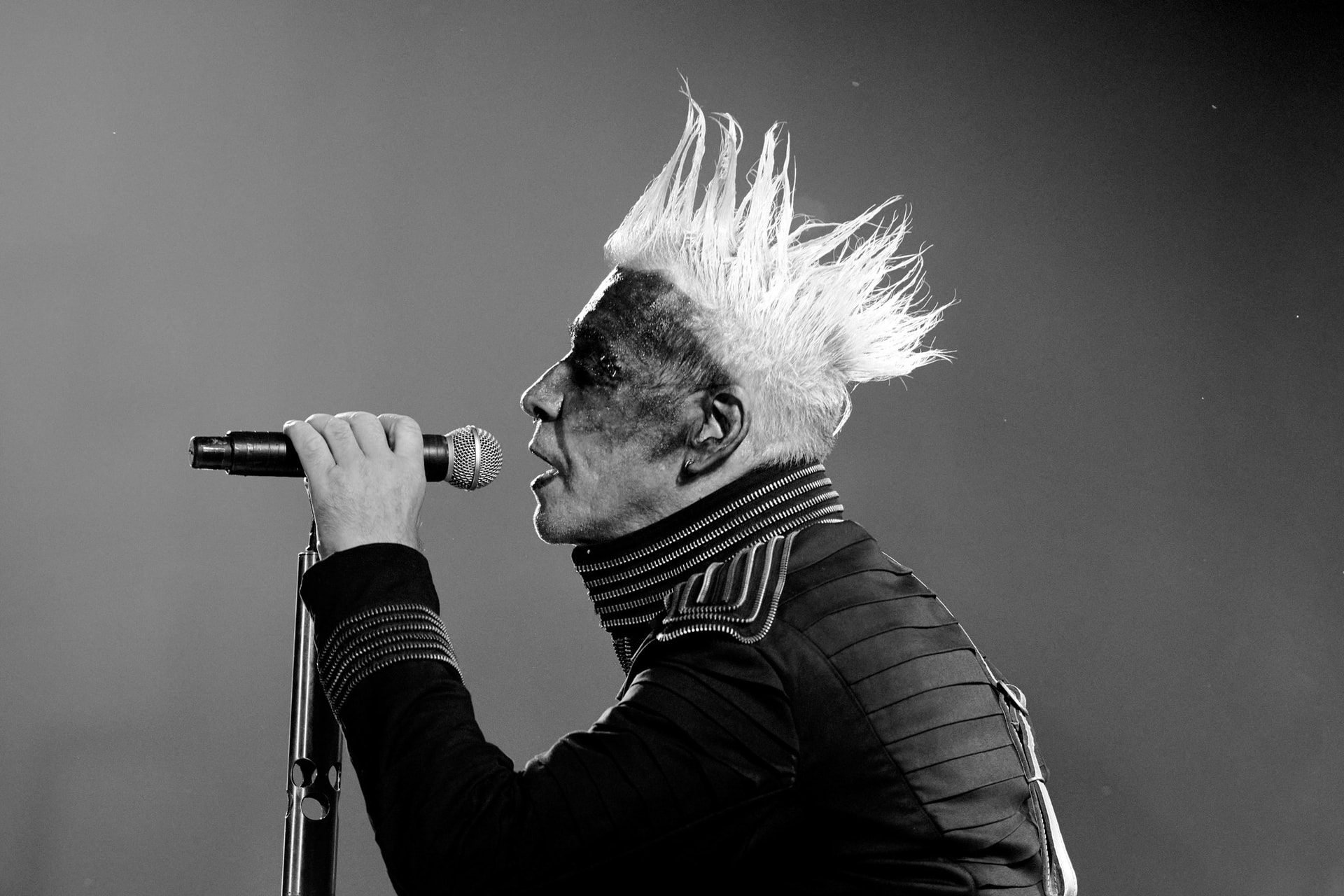 Megszüntették a nyomozást a Rammstein frontembere ellen