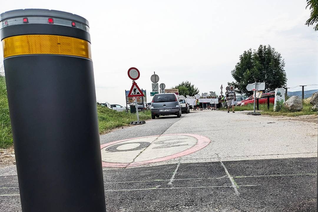 Kalapáccsal akadályozták meg az átkelést Somfalvánál