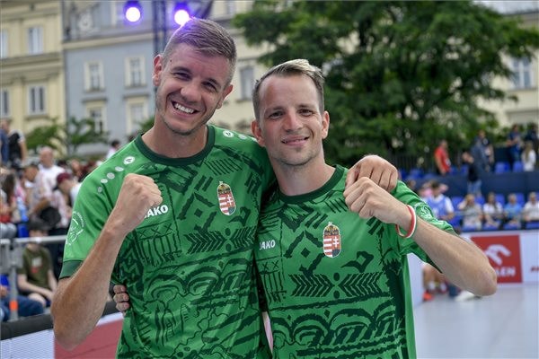 Aranyérmes a magyar férfi páros teqballban