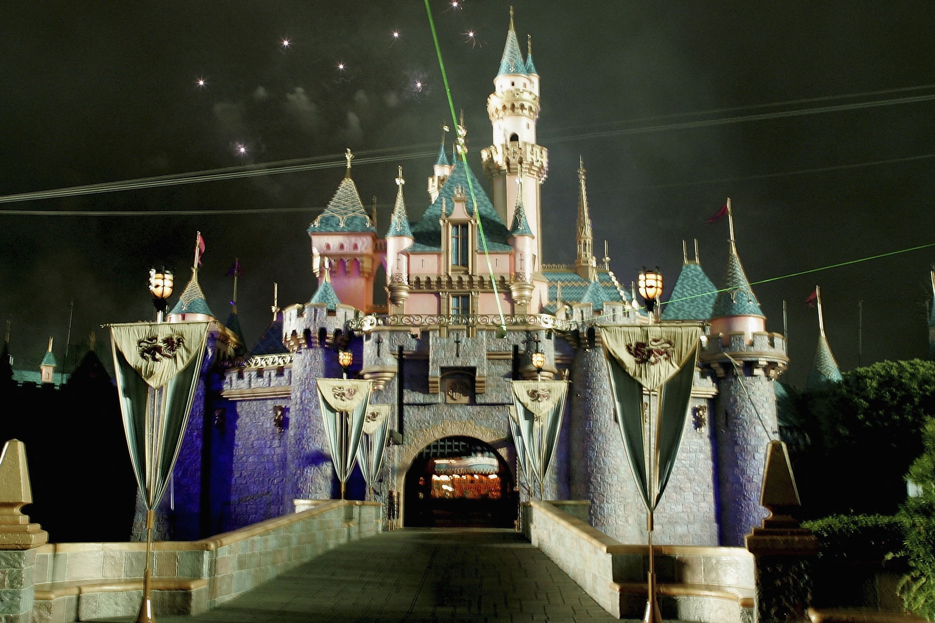 Kiállítást és árverést rendeznek a világ legnagyobb disneylandi magángyűjteményéből