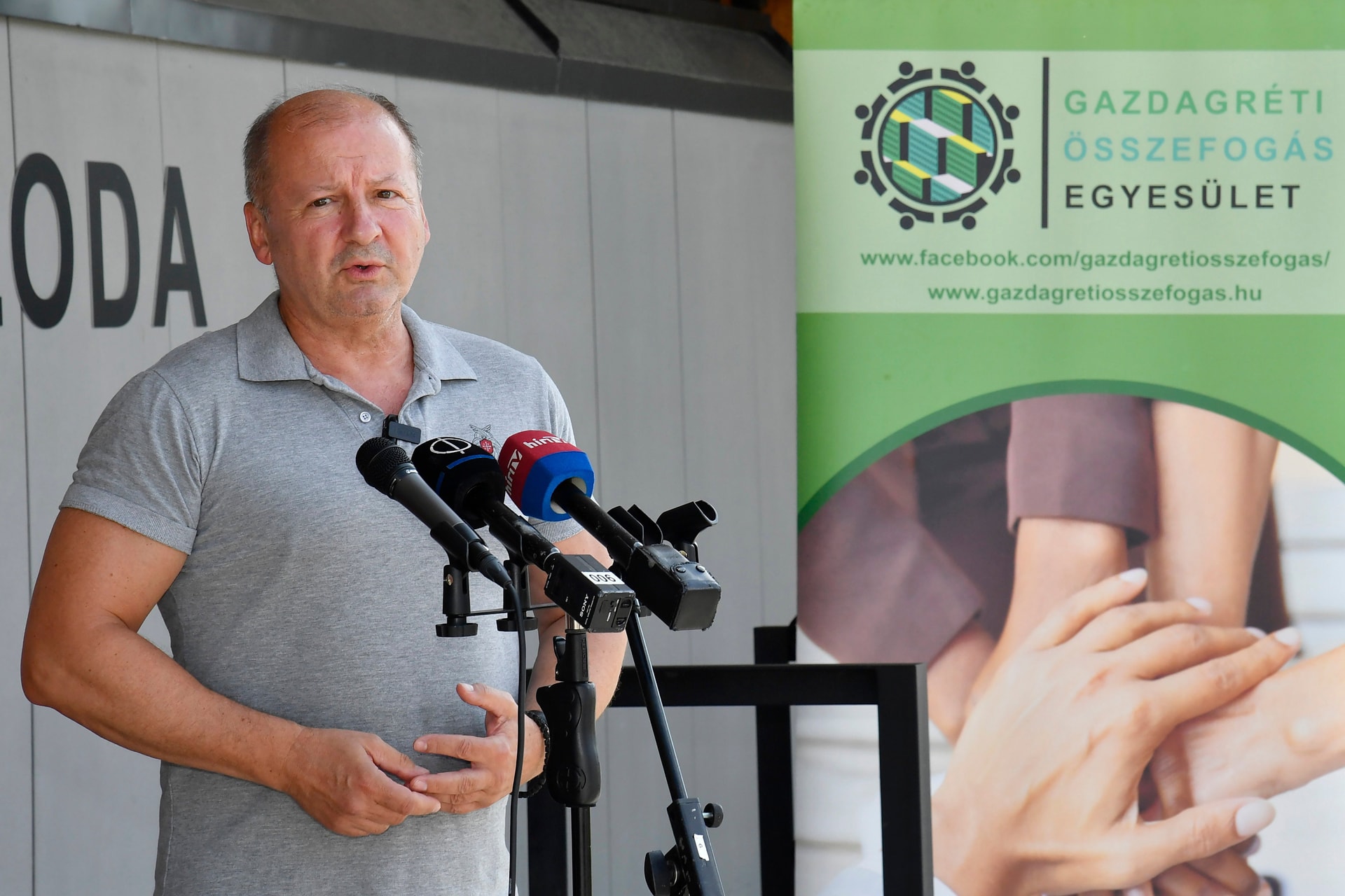 Simicskó István: 21. századi körülmények között várja a sportolni vágyókat a gazdagréti tanuszoda