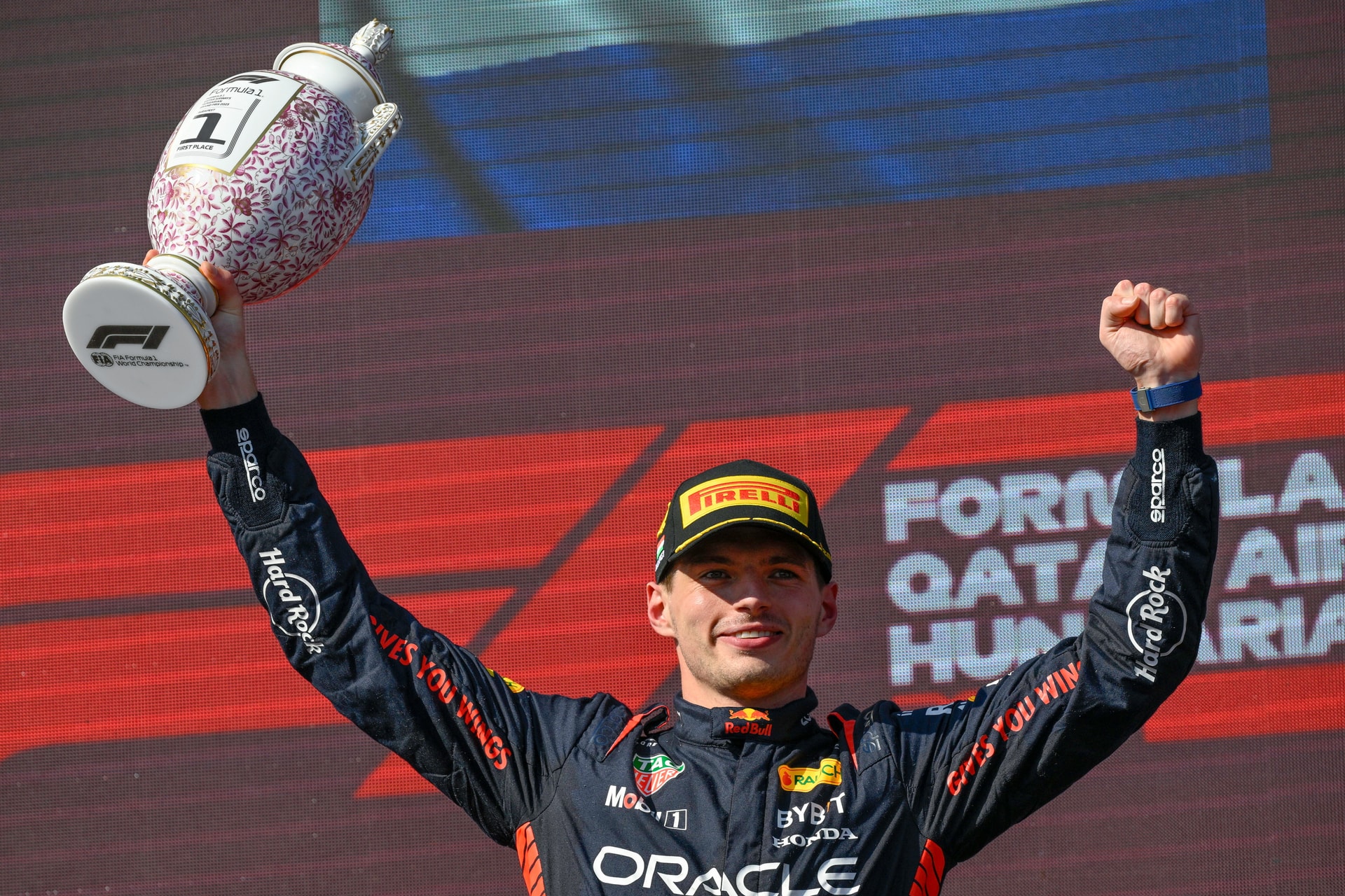 Reagált a Herendi Porcelánmanufaktúra: újra elkészítik a Magyar Nagydíj-győztes Verstappen trófeáját