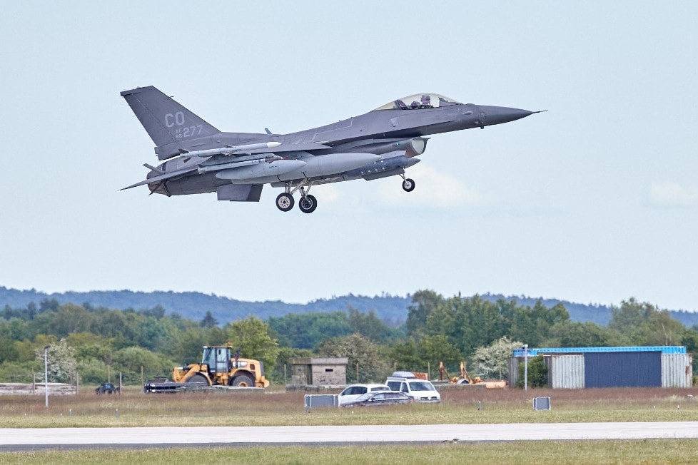 Holland védelmi miniszter: Hollandia az összes F–16-os gépét átadja Ukrajnának