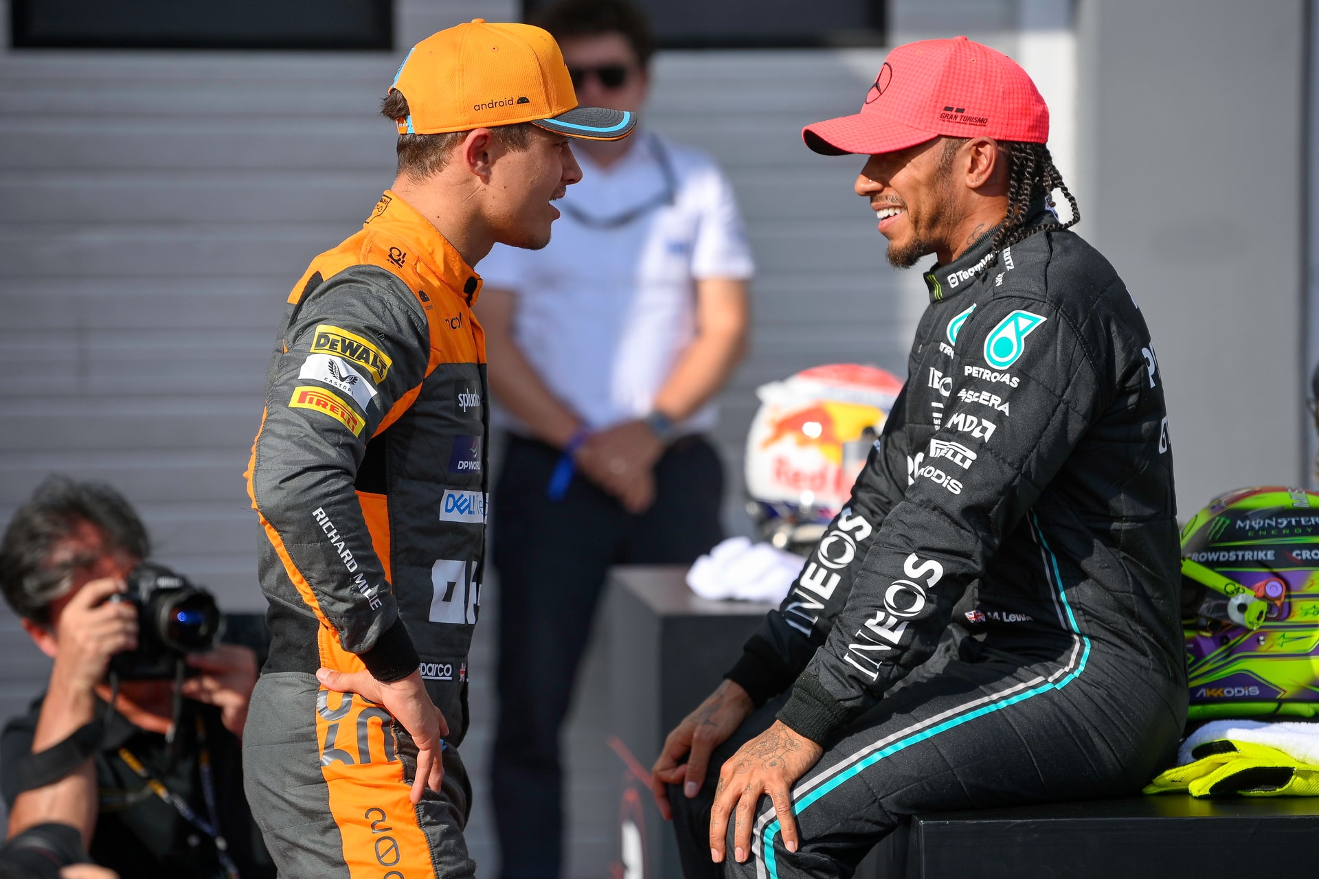 Megcélozta a dobogót az élről rajtoló Lewis Hamilton a Hungaroringen