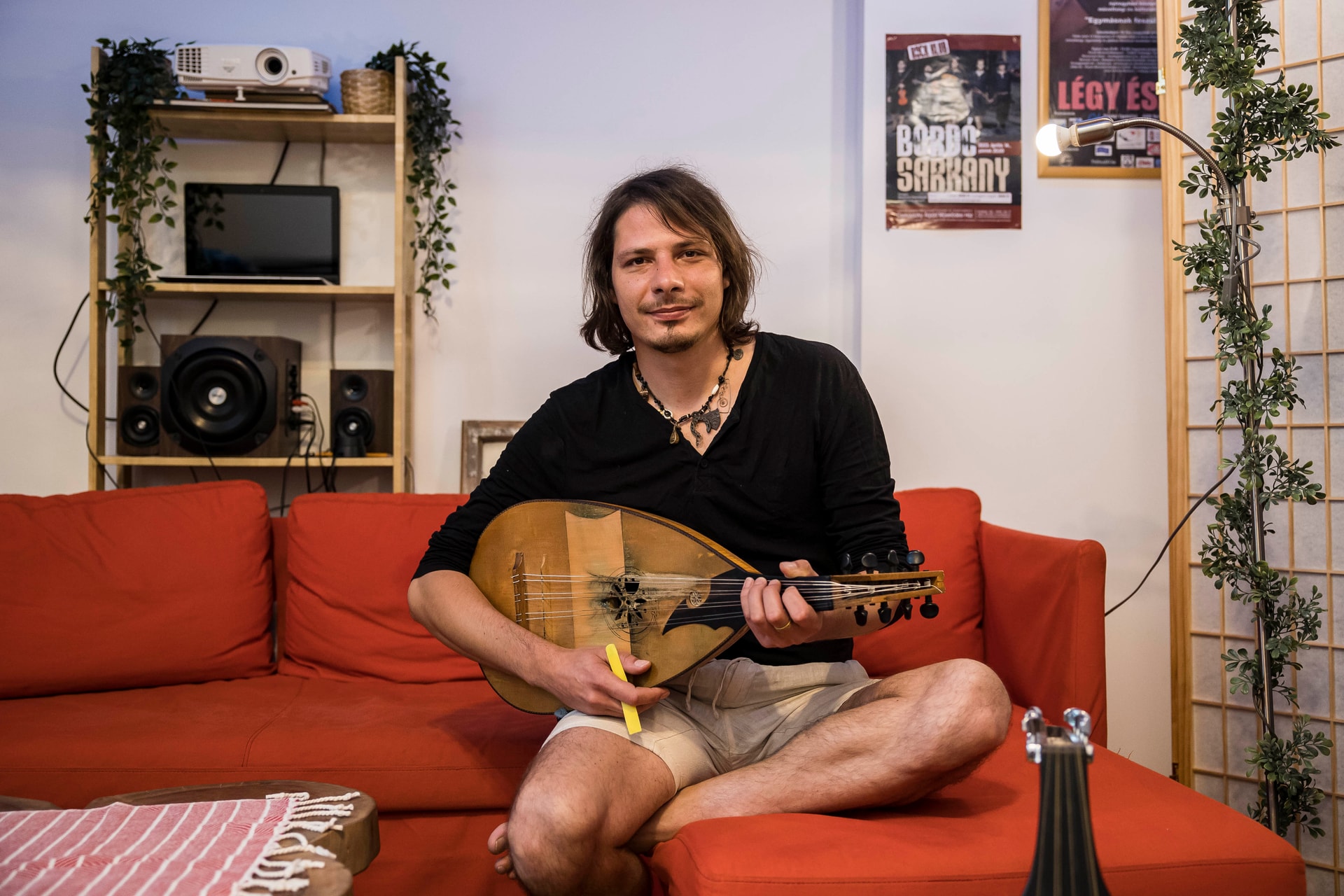 Autentikus népzene és középkori rock and roll – Interjú Szlama László kobzossal