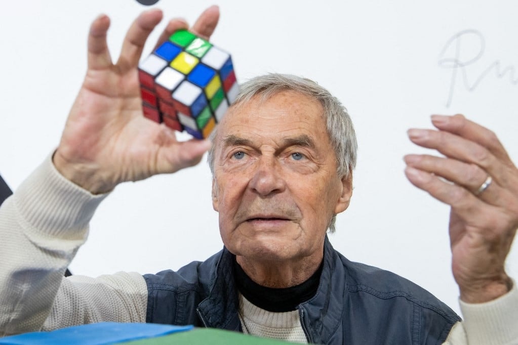 Emlékérmét bocsát ki az MNB a Rubik-kocka megalkotásának 50. évfordulója alkalmából