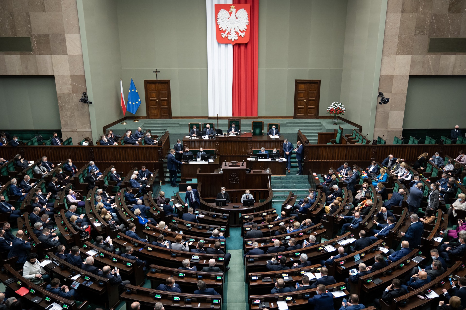 A szejm határozatban bírálja "külföldi politikusok beavatkozását" a lengyel parlamenti választásokba