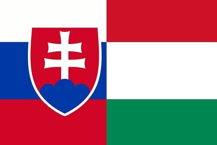 Cseh lap: A határon túli magyarok piros-fehér-zöld útlevelei az átlagembert a kelet-ukrajnai véres orosz játszmákra emlékeztetik