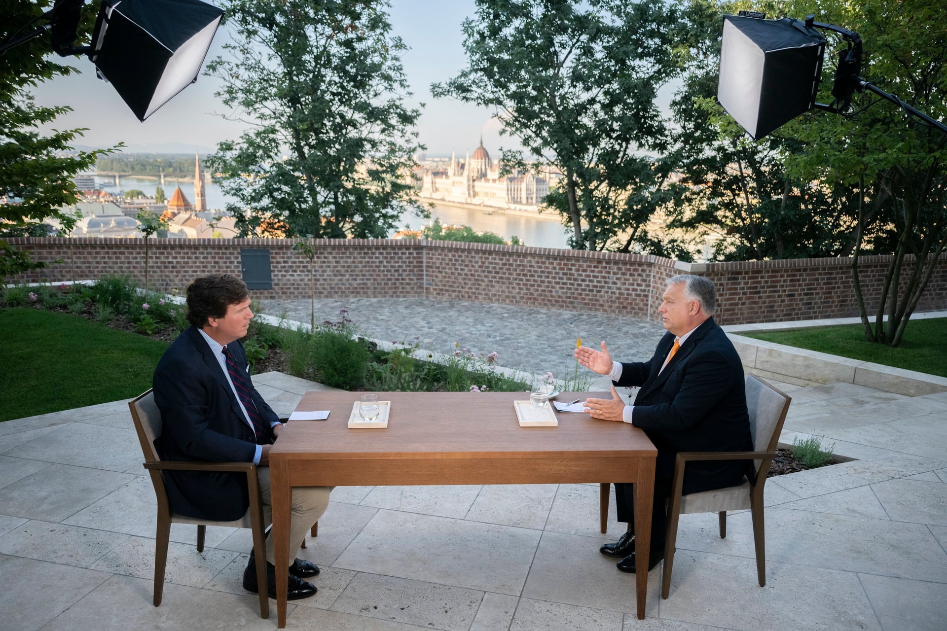 Így éltetik a tengerentúlon Orbán Viktort