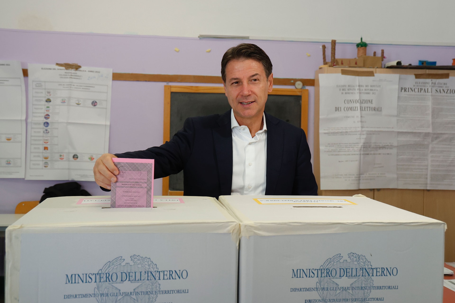 Conte: Az ukrán konfliktus rávilágít, hogy az EU vezetők Washington alárendeltjei