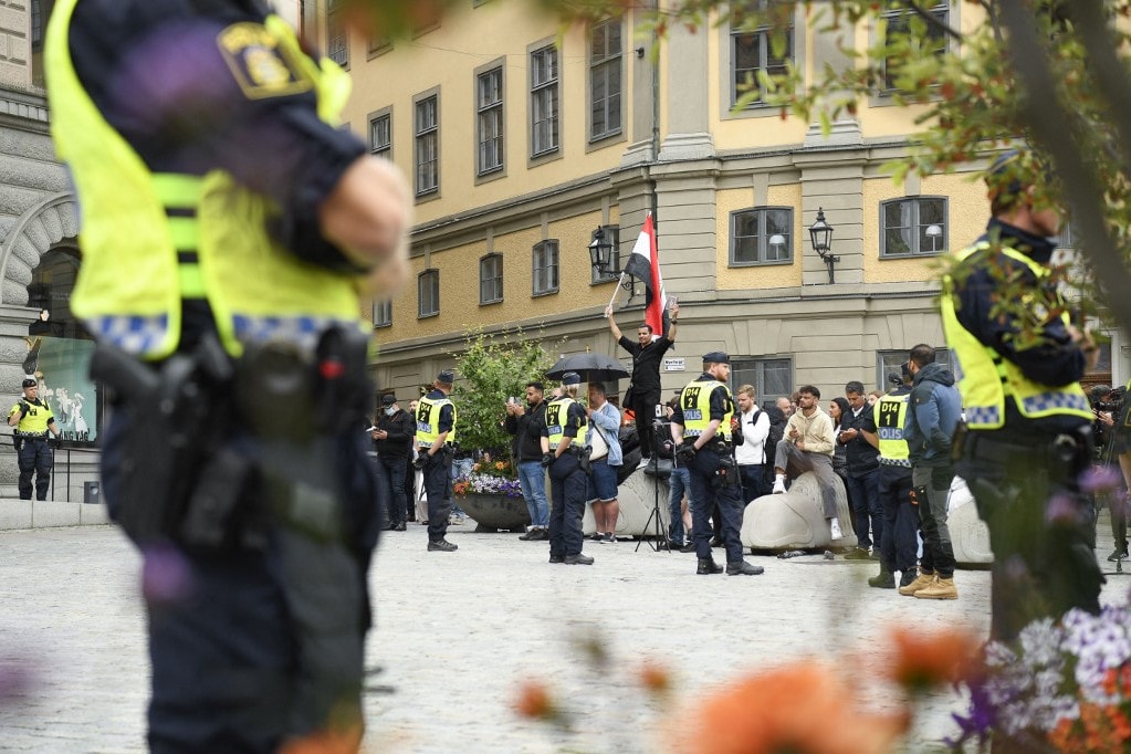 Svédországban megemelik a készültséget
