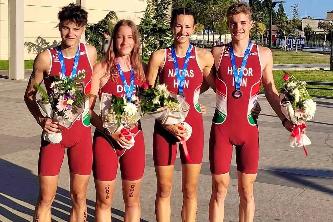 Triatlon Eb: Ezüstérmes a magyar junior vegyes váltó a zárónapon