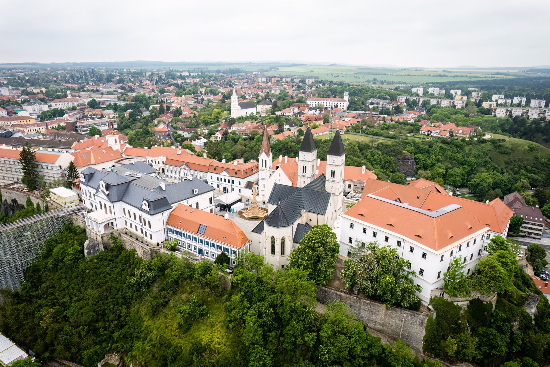 Augusztus 20. – Szent István öröksége tárul a résztvevők elé a veszprémi várnegyedet érintő sétán