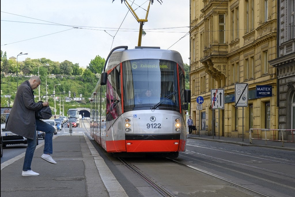 Ugrott az ukrán menekültek olcsó utazása Prágában