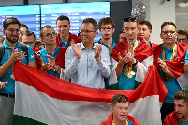 EuroSkills: hazaérkeztek az Európa-bajnok magyar csapat tagjai