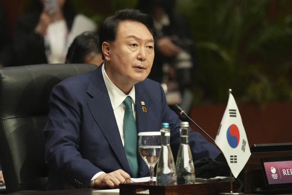 Óva intett az Észak-Koreával folytatott katonai együttműködéstől a dél-koreai elnök