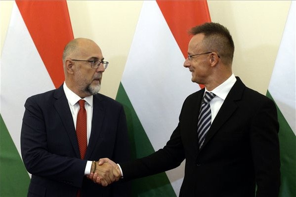 Szijjártó Péter: Minél jobb a magyar–román kapcsolat, annál jobb az erdélyi magyar közösségnek + VIDEÓ