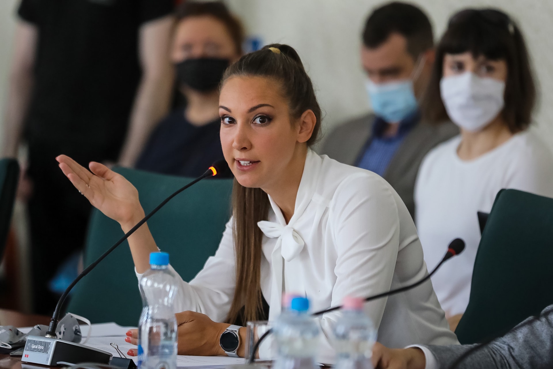 „A kisebb pártok a DK büdös verítékű ölelését választhatják”