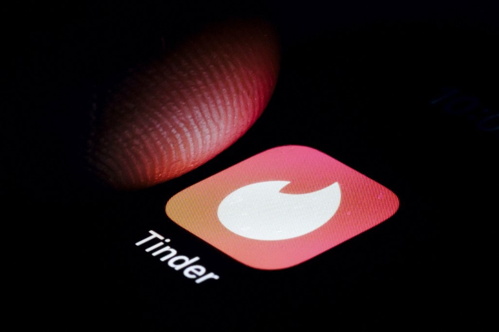 Érdekes új funkciót vezet be a Tinder