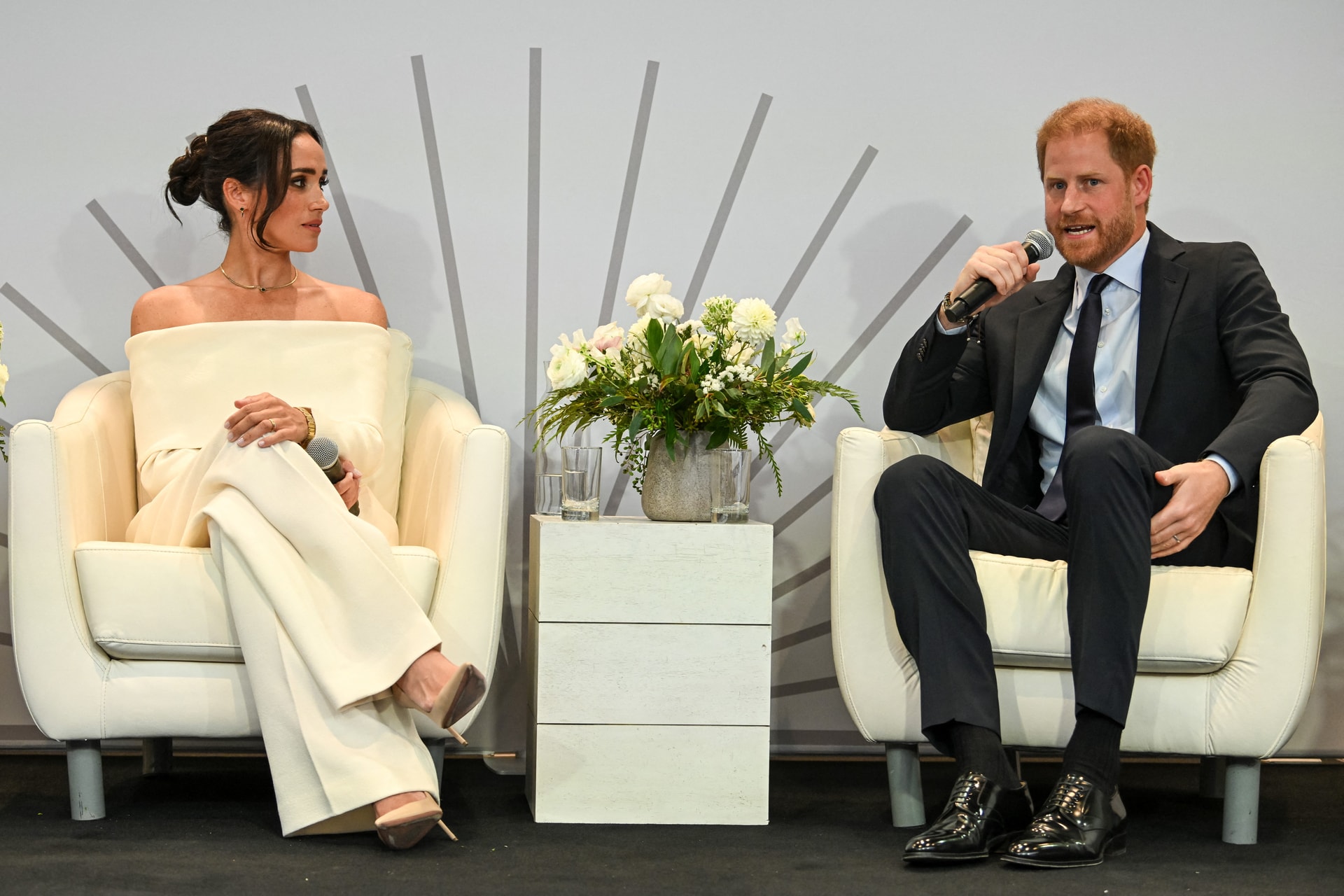 Harry herceg és Meghan a környezetvédelemről beszél, de magánrepülőgéppel jár koncertre
