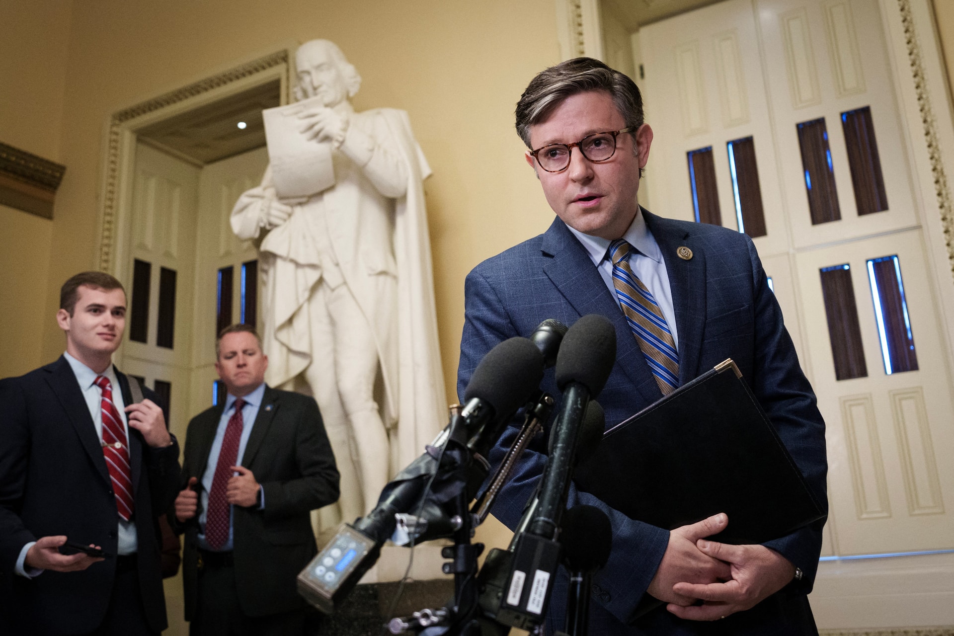 Az amerikai házelnök a washingtoni ukrán nagykövet kirúgását követeli