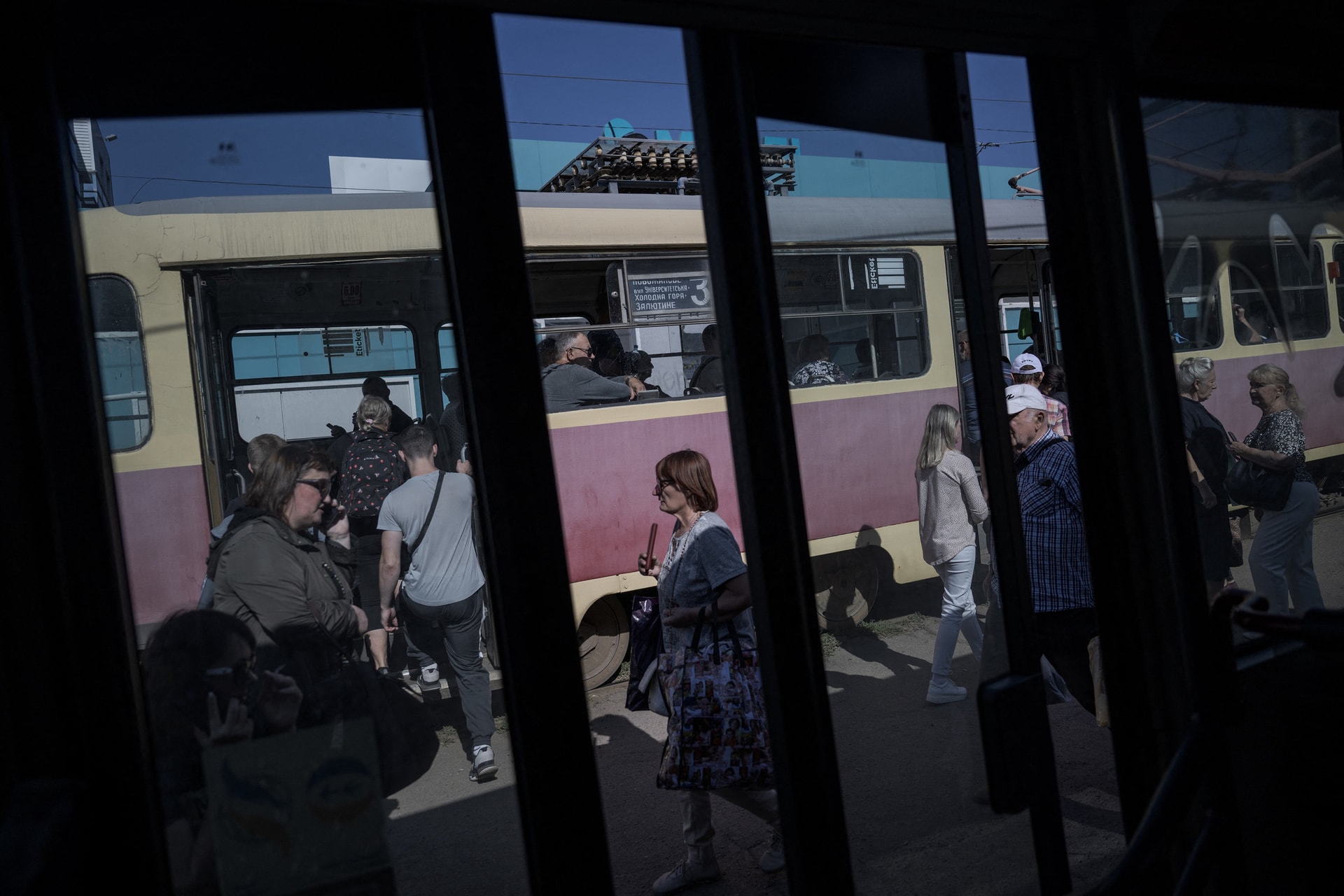 Írország is megvonhatja a támogatást az ukrán menekültektől