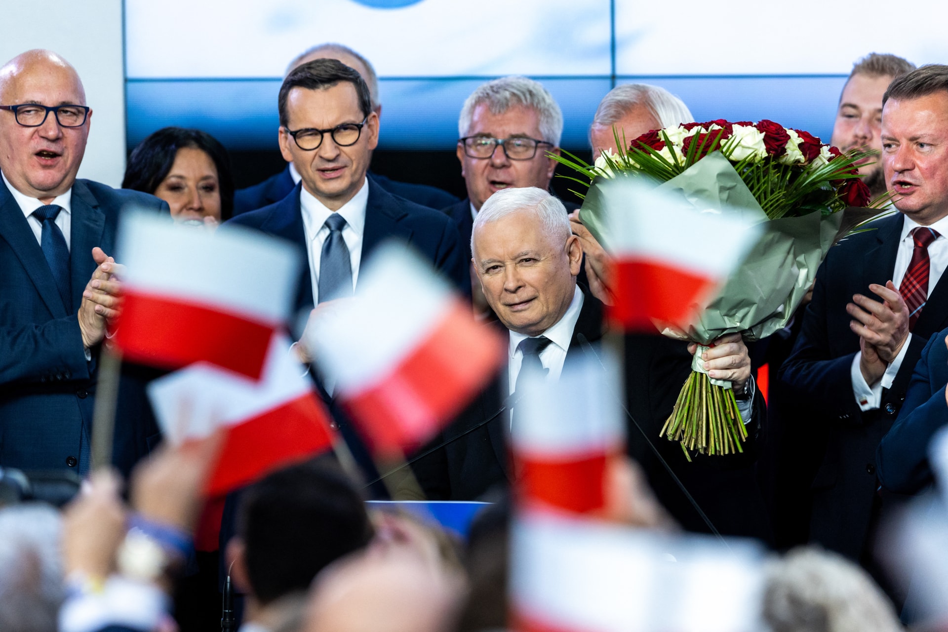 Lengyel választások – A kormánypárt a voksok 35,61 százalékát kapta, a fő ellenzéki tömörülés 30,51 százalékot ért el a végeredmény szerint