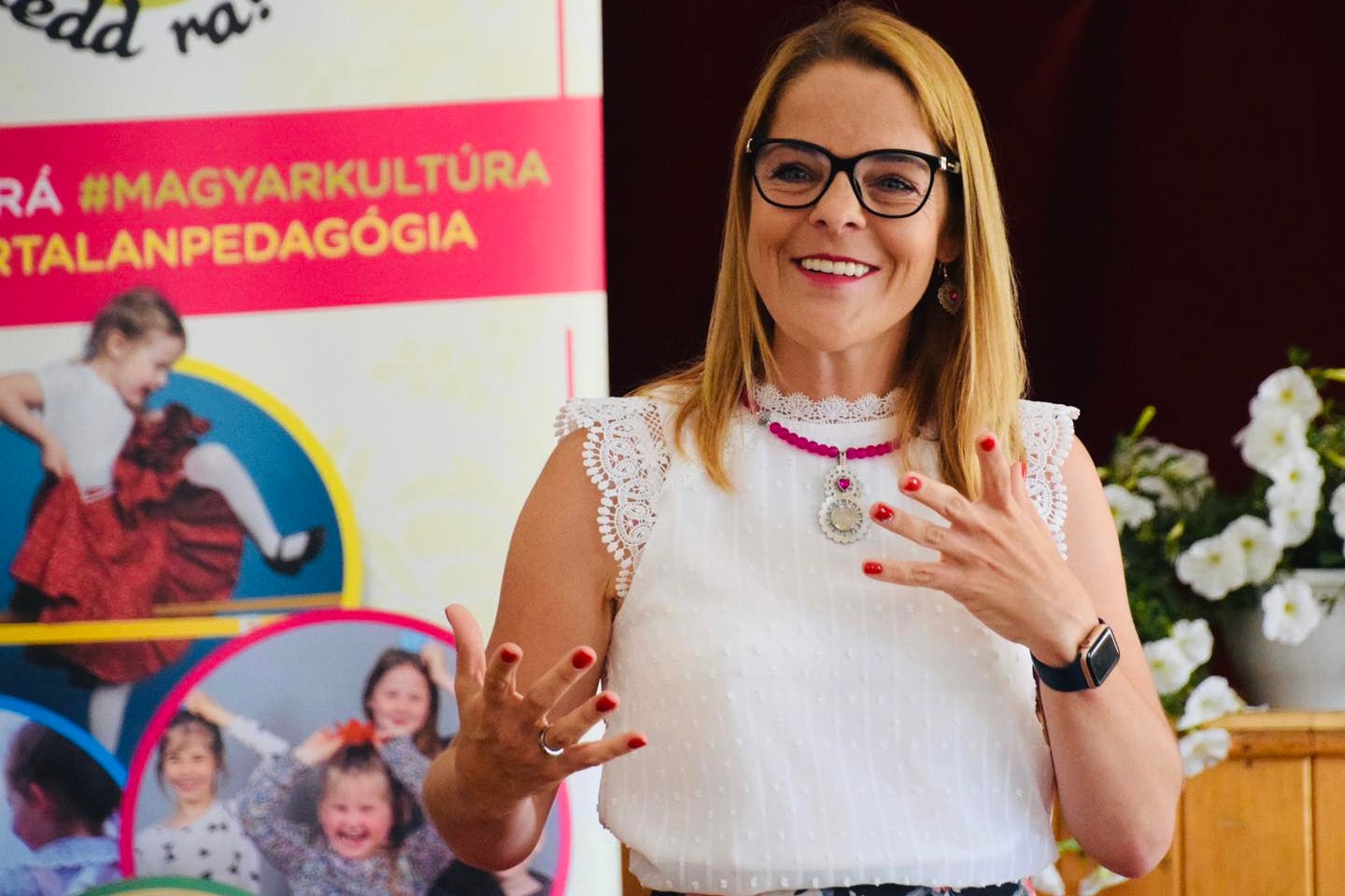 Balatoni Katalin: Több mint háromezer „feladatellátási helyre” jutnak el a tanulói notebookok