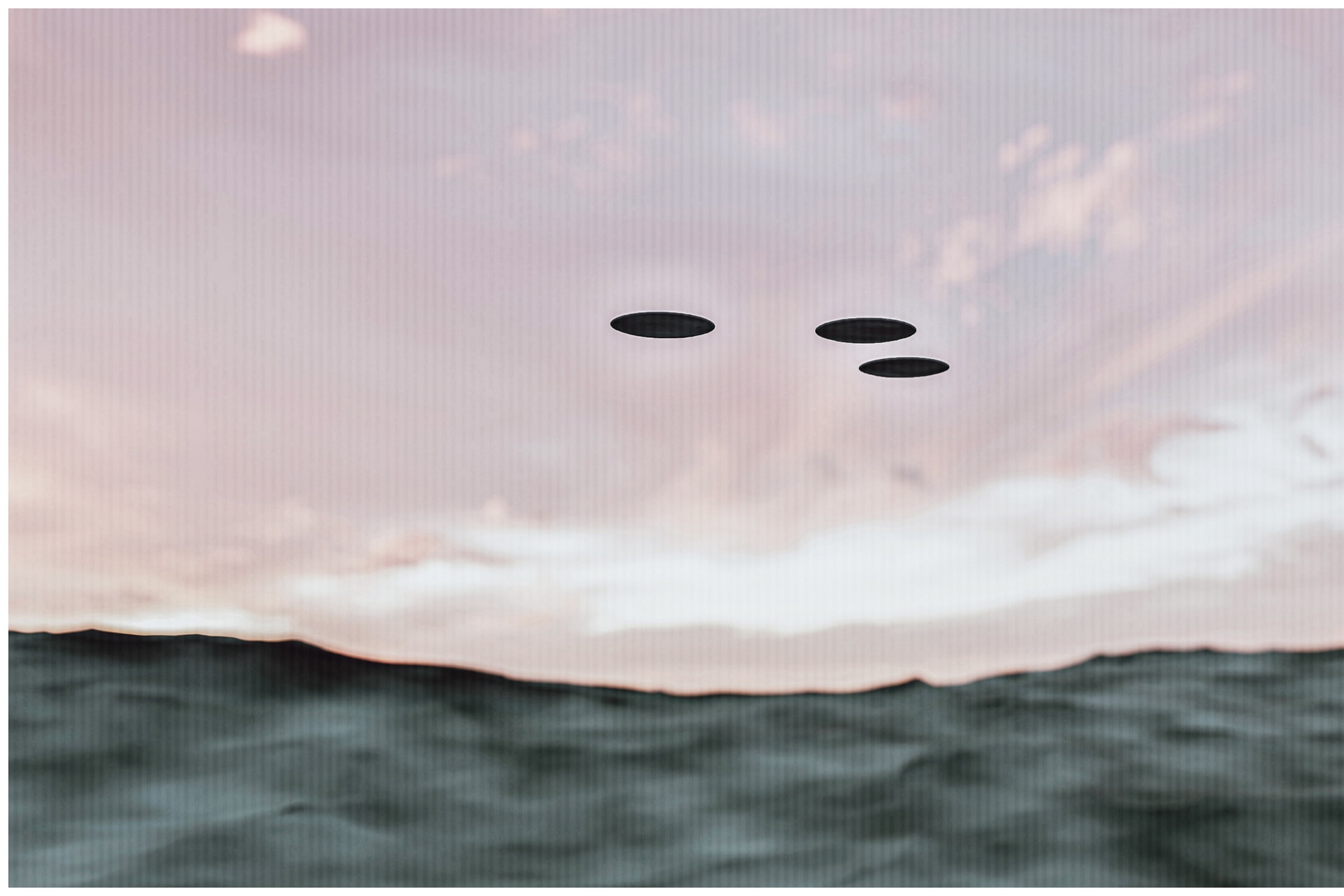 Sokkot kaptak a repülőgép utasai: egy UFO lebegett mellettük + VIDEÓ