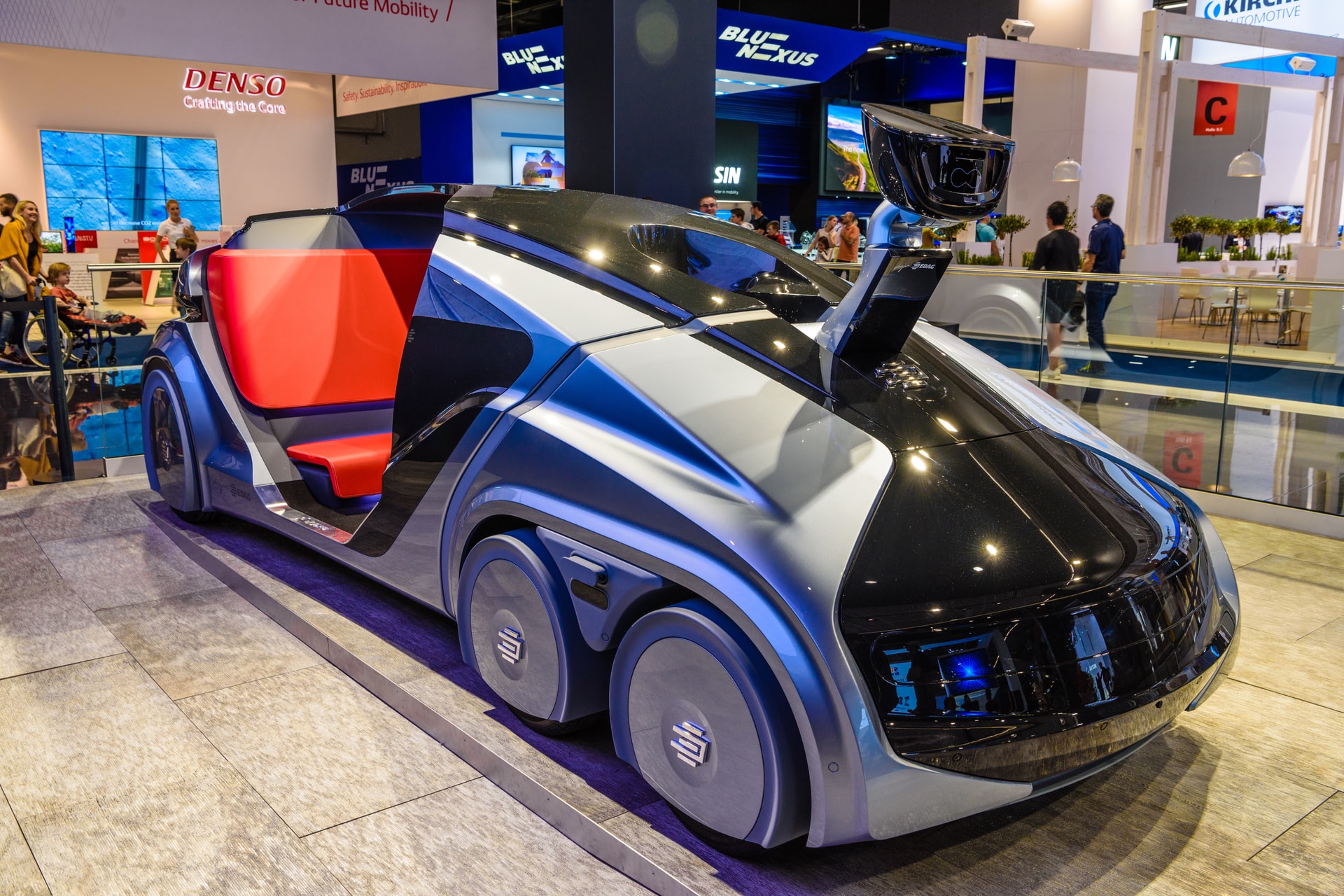 Elgázolták a nőt, majd ráparkolt egy robottaxi