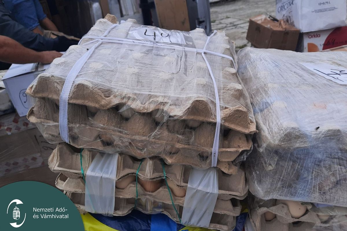 Zárjegy nélküli cigarettával bukott le egy bolgár autós az M1-esen