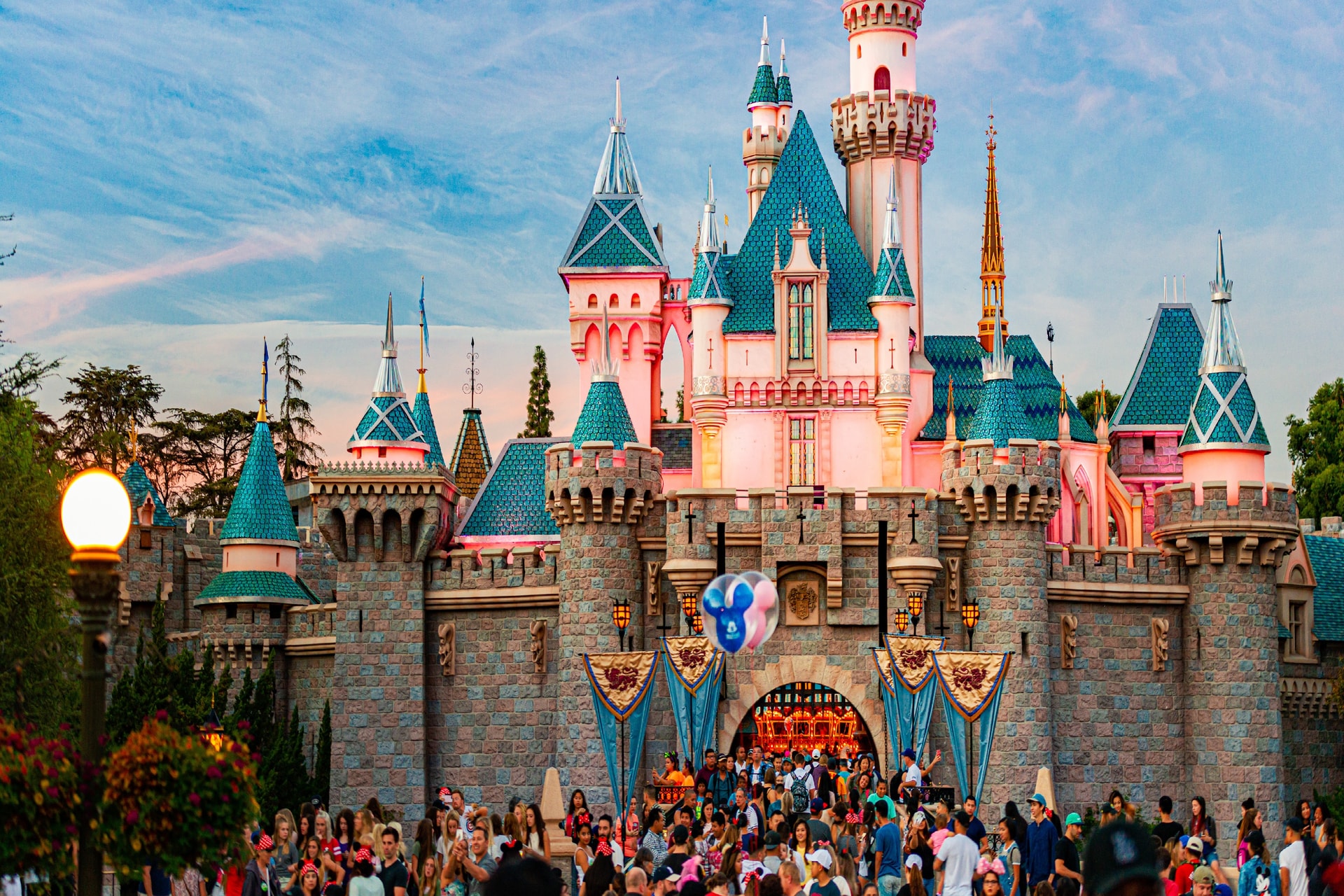 Beperelte a Disney-t egy nő, mert csúszdázás közben megsérült a nőiessége
